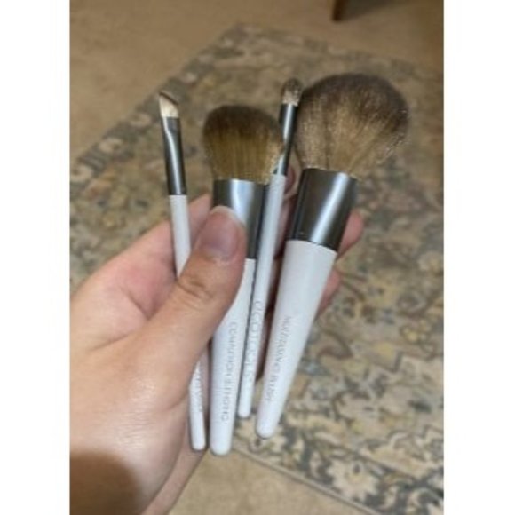 New On-The-Go Makeup Brush Kit, Travel-Friendly Brush Set, Convenient. - Picture 2 of 2